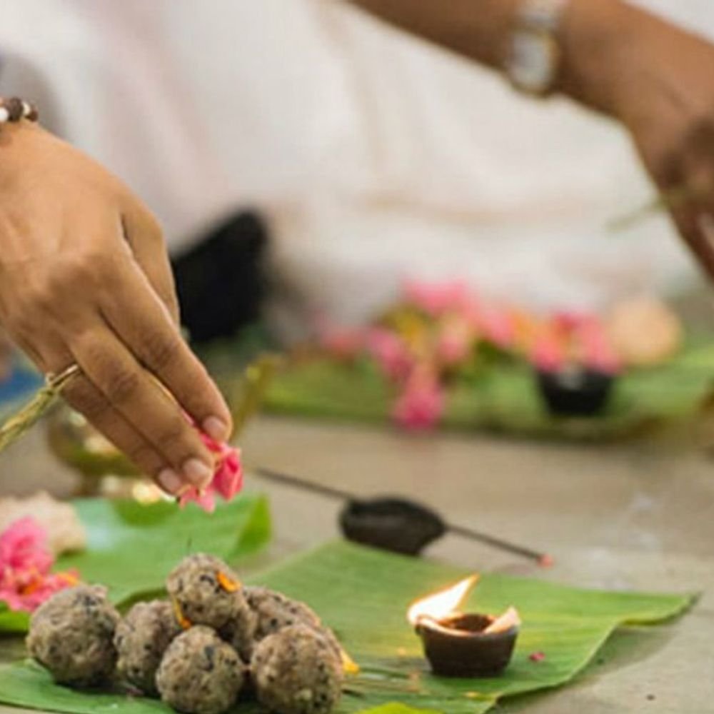 भाद्रपद पूर्णिमा 26 को:सुबह करें देवी-देवताओं की पूजा, दोपहर में पितरों के लिए धूप-ध्यान, जानिए पितृ पक्ष से जुड़ी मान्यताएं
