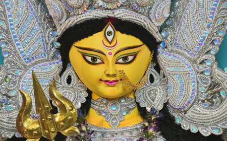 नौ दिनों तक क्यों मनाते हैं नवरात्रि:देवी दुर्गा और महिषासुर से जुड़ी है कथा, जानिए कैसे प्रकट हुईं देवी दुर्गा